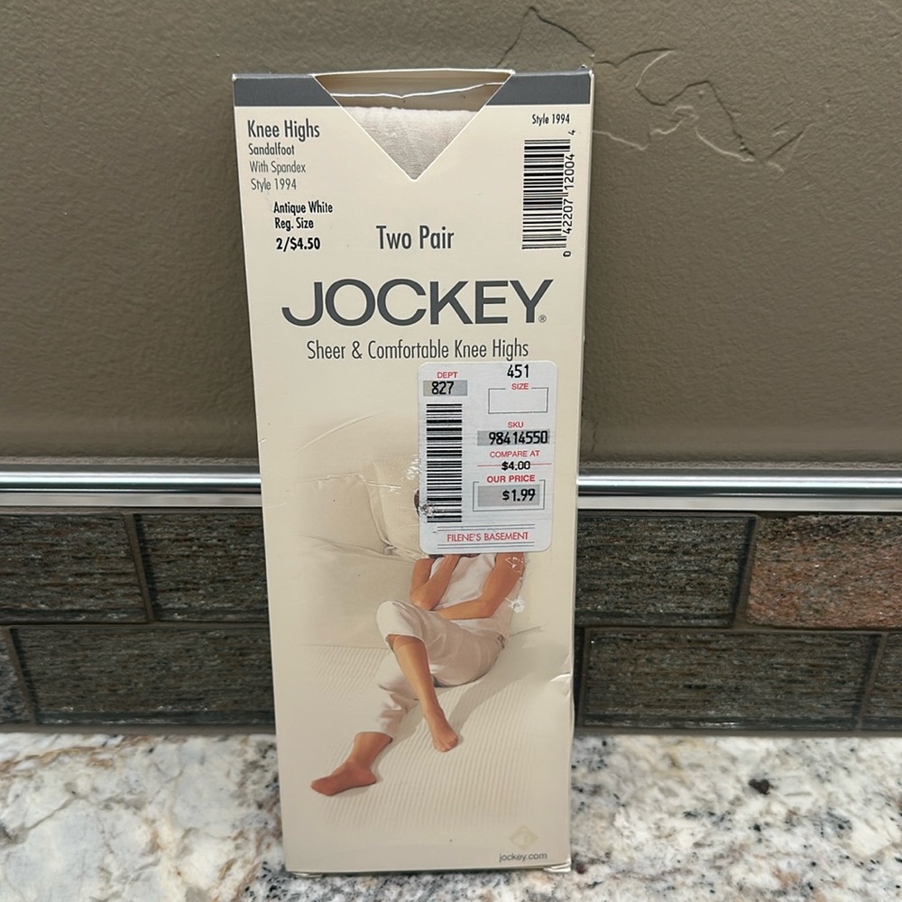 Jockey for Her 2 Pair Knee Highs Sandalfoot Antique White Style 1994 NEW